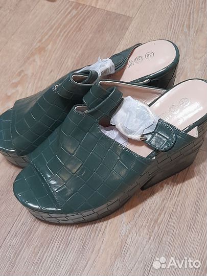 Шлепки женские зеленые 37 размер