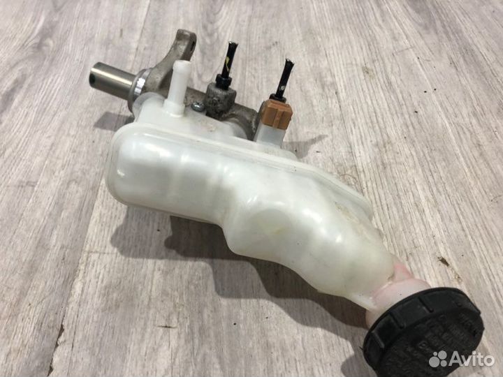 Главный тормозной цилиндр Hyundai Solaris седан