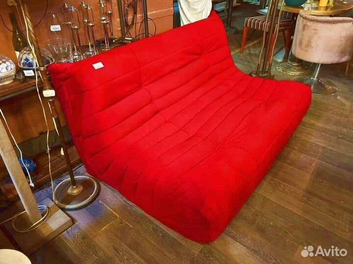 Красный диван маршмеллоу