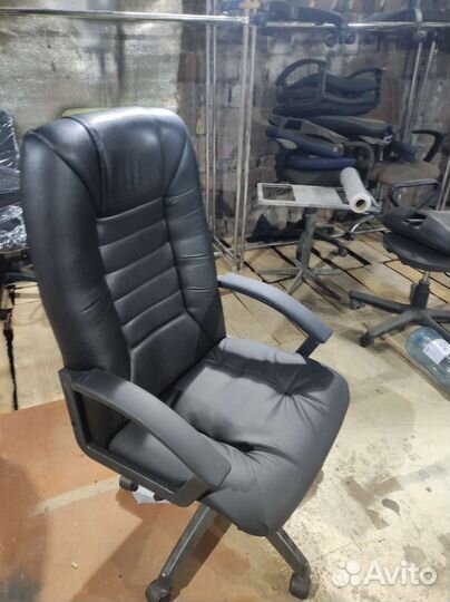 Компьютерное кресло руководителя