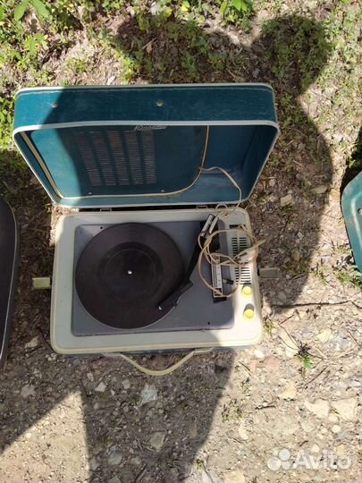 Грамафон,радио и пластинкопроигрыватель