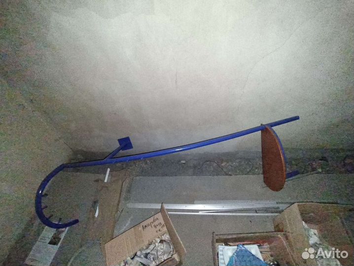 Вешалка настенная металлическая