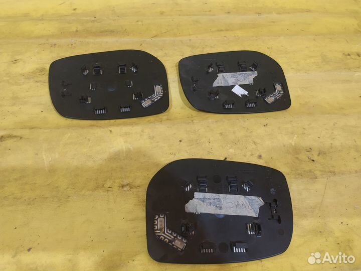 Стекло зеркала Toyota Yaris 2005-2011