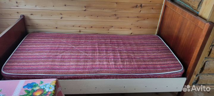 Кровать