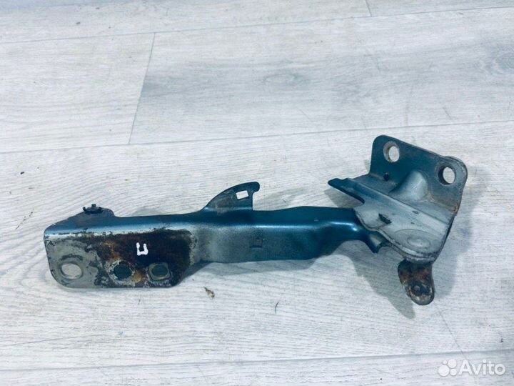 Петля капота правая Kia Sorento SUV D4CB 2002