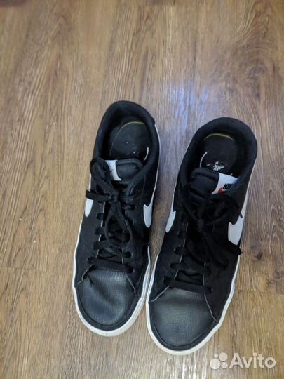 Nike court legacy