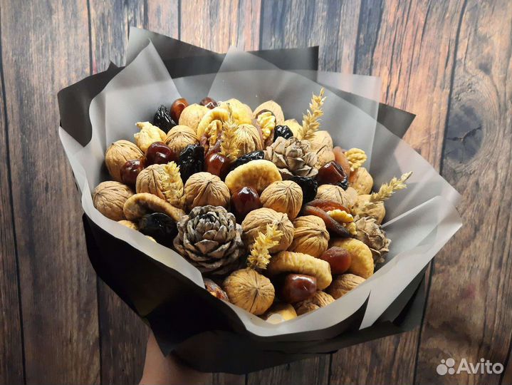 Букет из орехов и сухофруктов