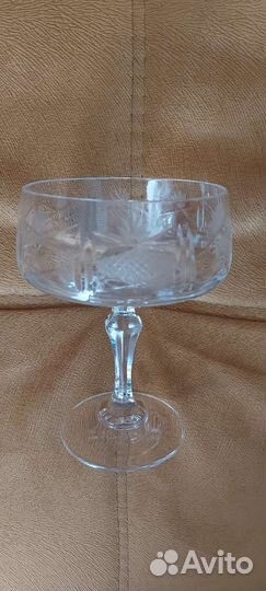 Хрустальная конфетница на ножке