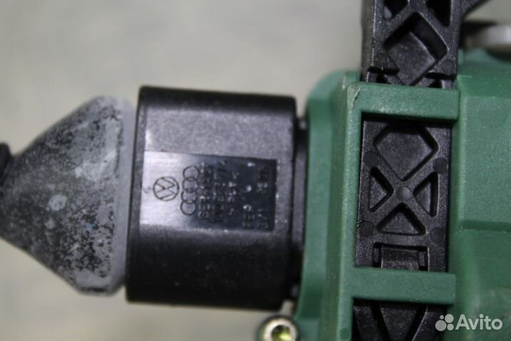 Замок двери передней правой Volkswagen Passat B6 2