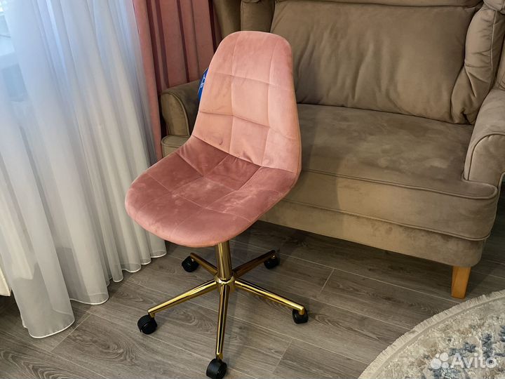 Стул на колесиках