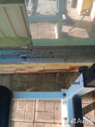 Скамья для жима с страховкой и штангой