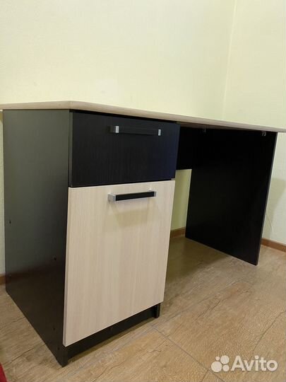 Письменный стол