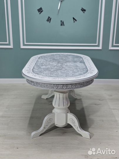 Стол и стулья