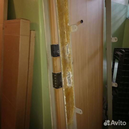 Отдам металлическую дверь входную