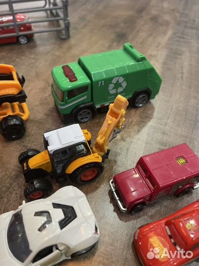 Машинки 22 штуки (все отлично ездят)