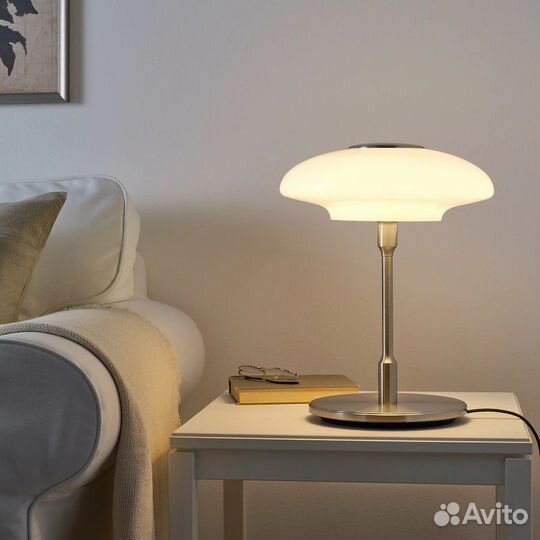 Настольная лампа