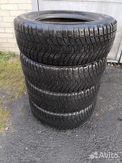 Michelin X-Ice 215/65 R16