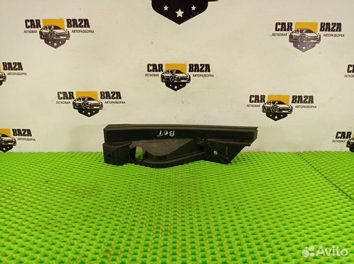 Направляющая переднего бампера левая L