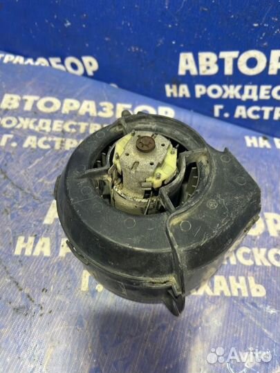 Моторчик печки Audi 80 седан 1987
