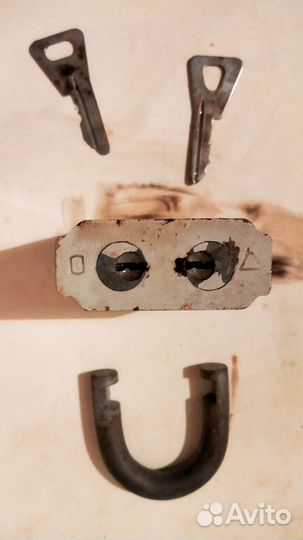 Замок навесной СССР. Замок с двумя ключами