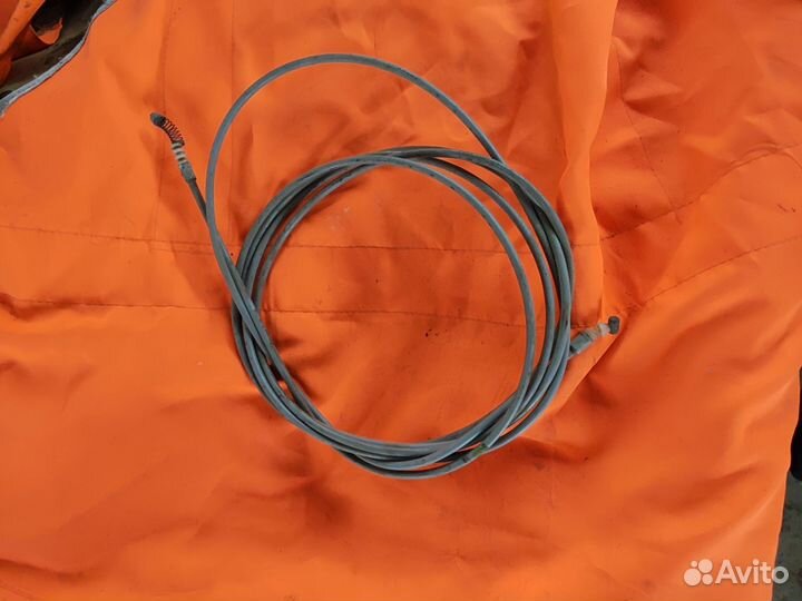 Трос багажника Mitsubishi lancer cedia