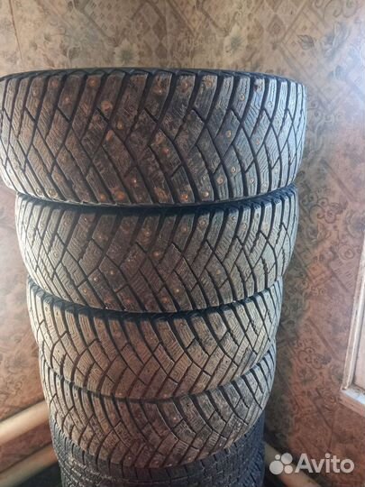 Goodyear UltraGrip 215/65 R16