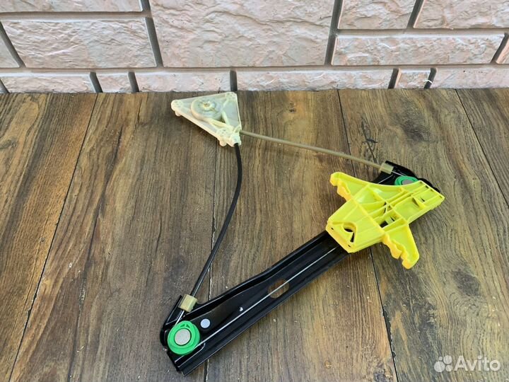 VW Роlо Sеdаn Стеклоподъемник электр. задний RH