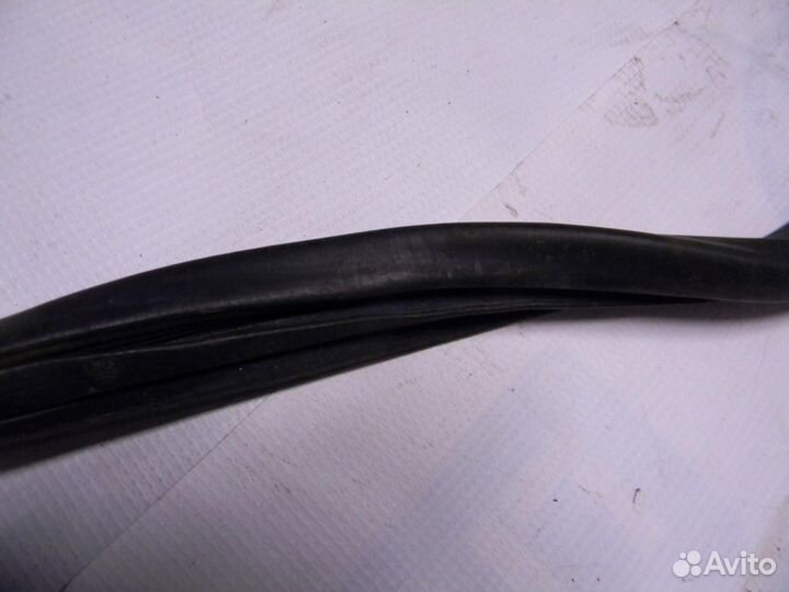 Уплотнитель (внутри) Corolla E15 2006-2013