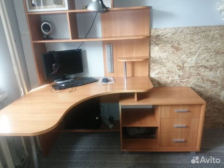 Продам компьютерный стол, состояниее хорошее