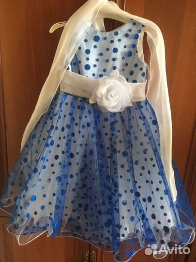 Продам 3 платья на девочку. Торг