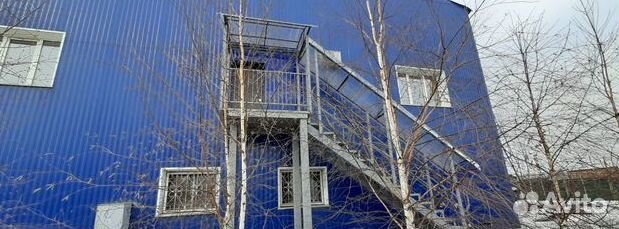 Металлическая уличная лестница