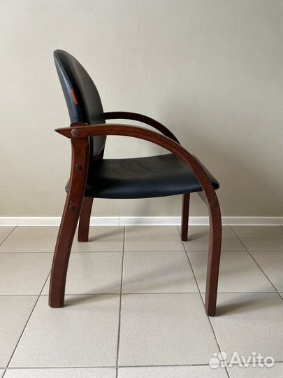 Кресло для посетителей