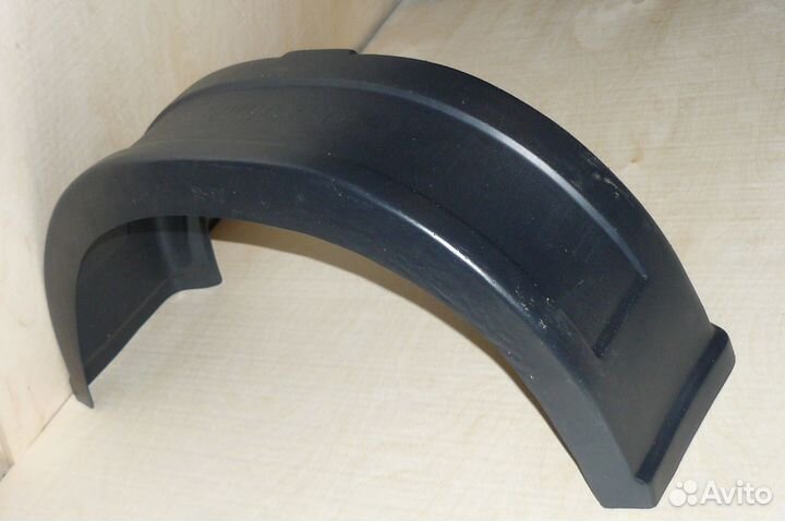 Пластиковые крылья для легкового прицепа