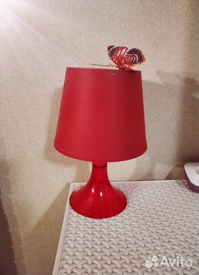 Лампа настольная красная Икея