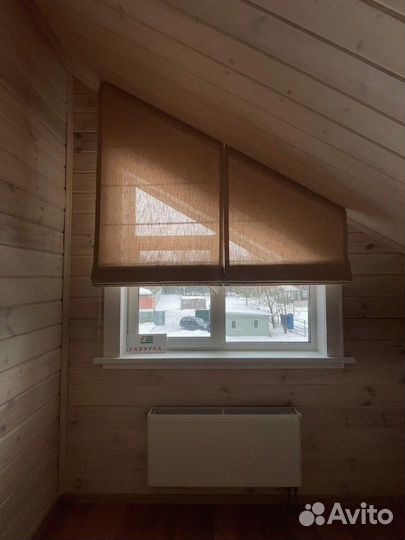 Темные шторы на косые окна