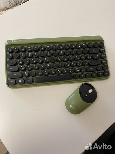 Беспроводная клавиатура и мышь