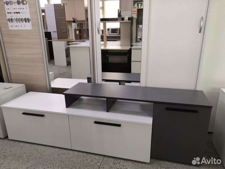 Тумба тв 1.8 м новая