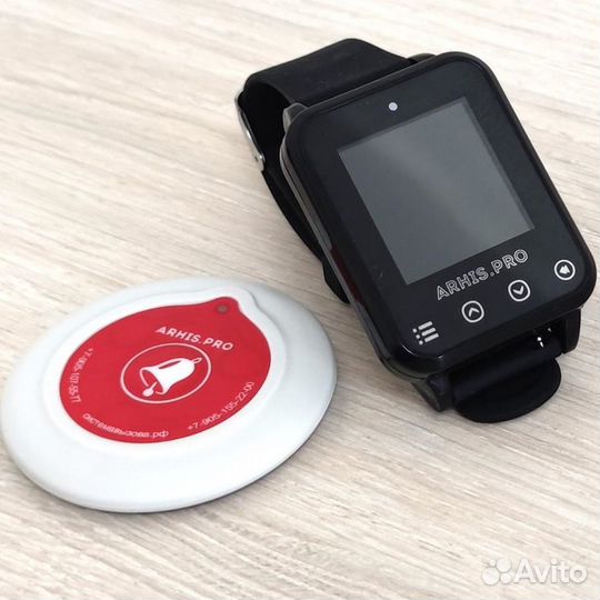 Кнопка вызова персонала и влагозащищенные часы