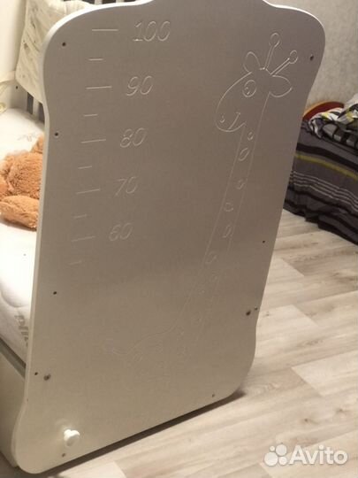 Детская кровать с матрацем, ящиком и маятником