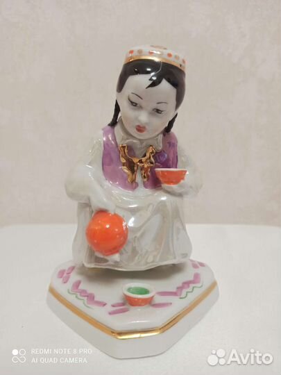 Статуэтка узбечка с чайником