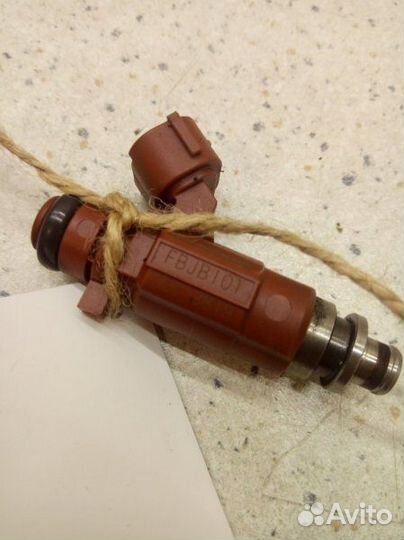 Форсунка топливная Nissan Primera QP12 QG18DE