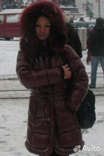 Пуховик стильный с Натуральным мехом енота