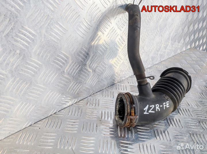 Патрубок воздушного фильтра Toyota Corolla 1ZR-FE