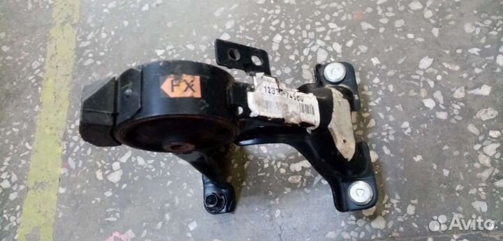 Задняя опора двигателя