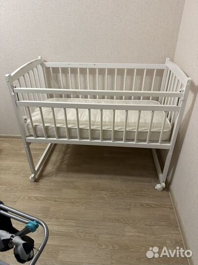Детская кроватка с матрасом