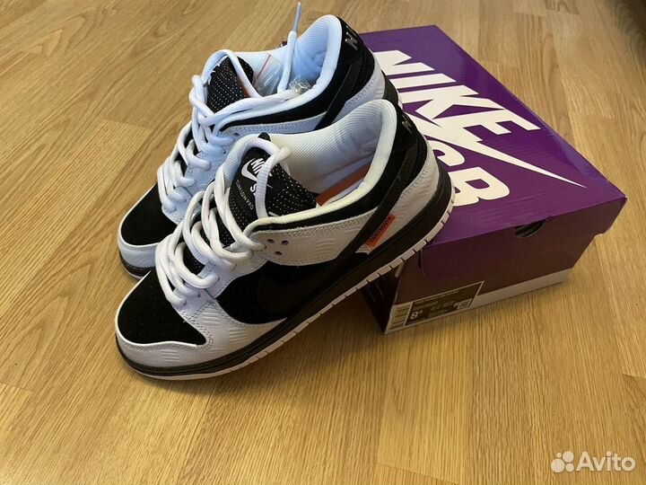 Кроссовки найк. tightbooth x Nike SB Dunk Low