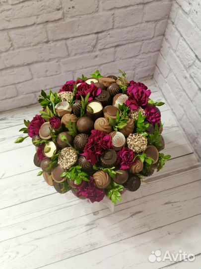 Подарок девушке, букет из шоколада