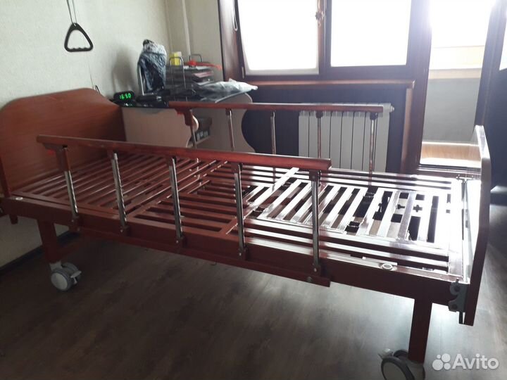 Медицинская кровать для лежачих больных