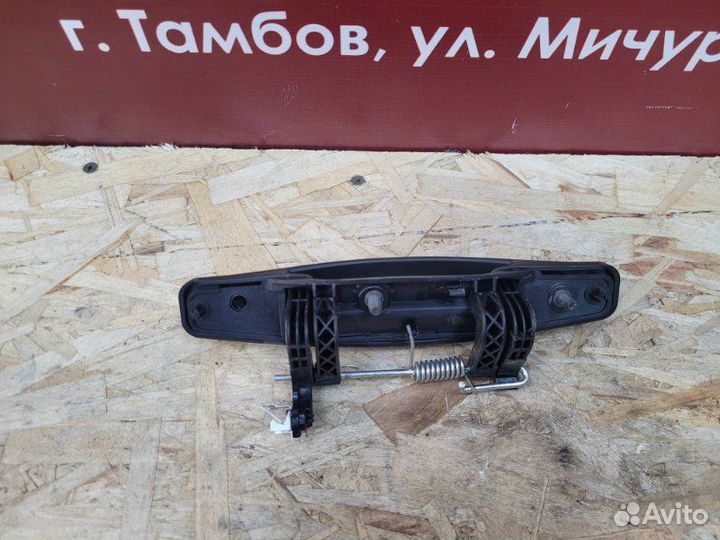 Ручка двери внешняя правая Renault Duster