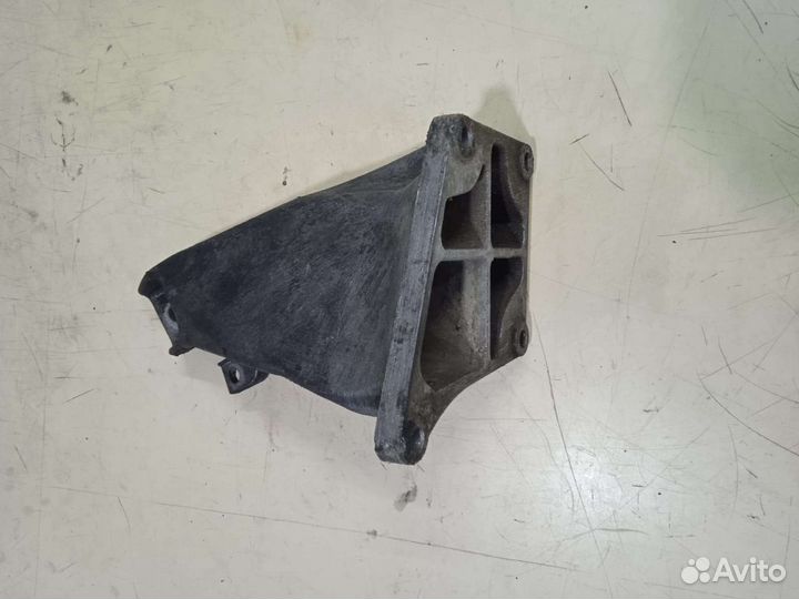 Кронштейн двигателя BMW 5 E39 m47 бмв 5 е39